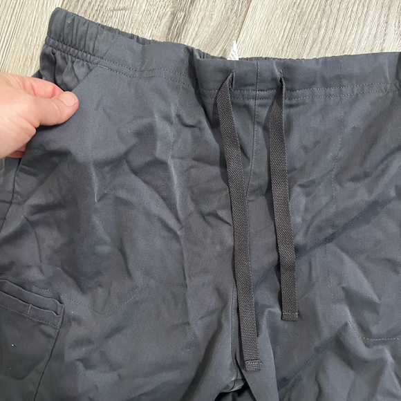 Wonderwink women’s gray Jogger scrub pants. Size small, petite - Picture 2 of 5